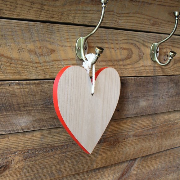 Large wooden hanging heart "cutting board" decoration with red edges - Picture 2 of 4